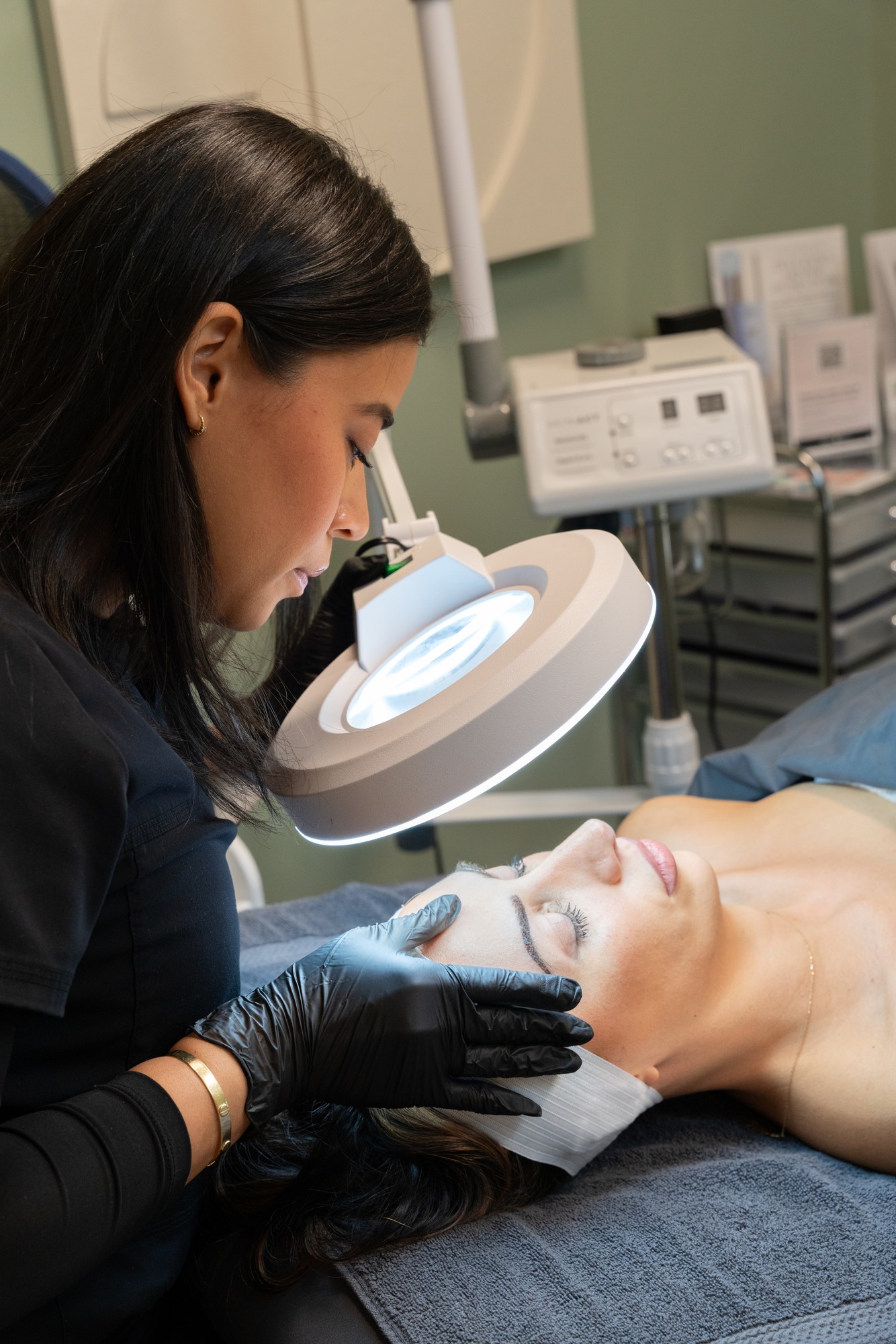 Skin analysis before microneedling